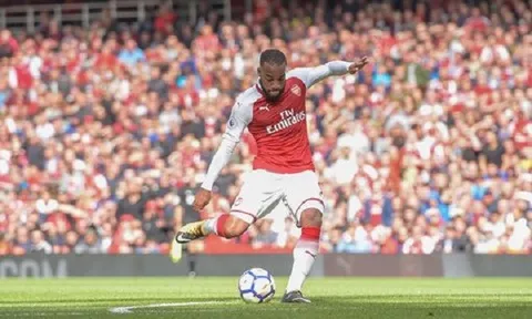 Fan Arseanal "hoa mắt" với bàn thắng của Lacazette