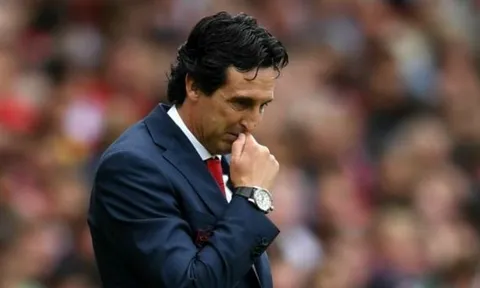 Fan Arsenal tố CLB là "trò đùa" khi hay tin Liverpool bán Solanke