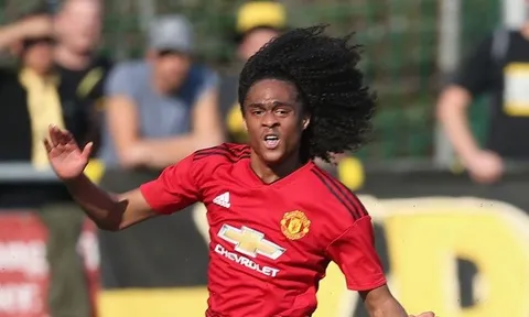Fan Man Utd đòi "thay gấp" Sanchez bằng cái tên này chỉ sau một pha bóng