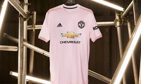 Fan Man Utd "nổi điên" với đội nhà vì mẫu áo mới