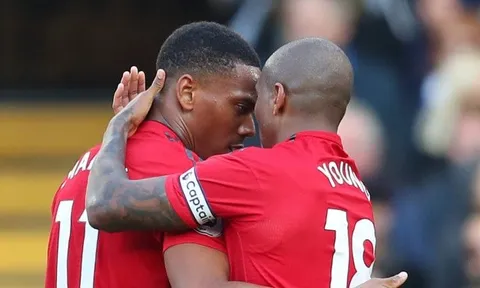 Fan MU 'dậy sóng' với pha dứt điểm của Martial