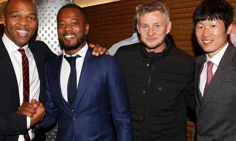 Fan Quỷ đỏ phát ngán, mời 'sát thủ' 45 tuổi về đá thay Lukaku