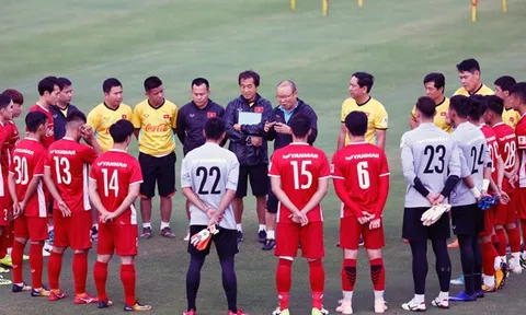 Nhật ký AFF Cup 2018: Đổi đội hình 2, thầy Park tìm chiến thuật mới