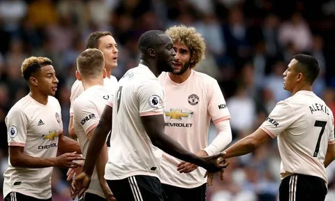 NÓNG: Mourinho hứng chịu cú sốc lực lượng từ tuyển Bỉ