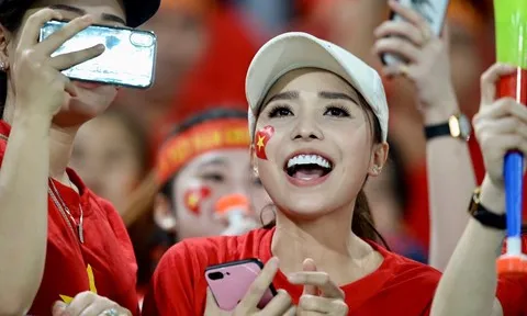 Fox Sports châu Á: 'Fan Việt Nam làm khuấy động AFF Cup'