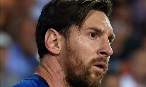 France Football choáng váng khi fan muốn Messi và Salah giành QBV