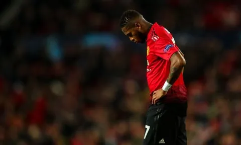 Đây mới là lí do thực sự khiến Mourinho không dùng Fred