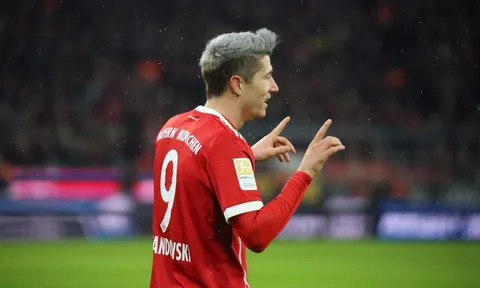 "Gã đầu bạc" Lewandowski lại thăng hoa, Bayern thắng nhọc