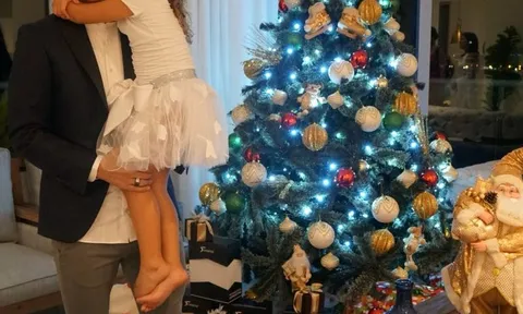 'Gà trống nuôi con', sao Bayern hạnh phúc đón Giáng Sinh