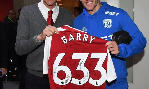 Vượt mặt huyền thoại M.U, Gareth Barry đi vào lịch sử Ngoại hạng Anh