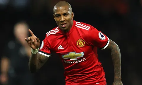 Gạt bỏ 'nhạc trưởng', Man United thăng hoa với các cầu thủ chạy cánh