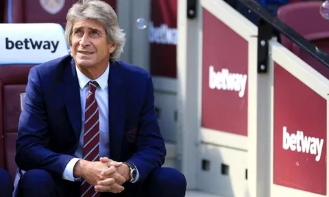 Khởi đầu bết bát, cựu tiền đạo West Ham phát biểu bất ngờ về HLV Pellegrini