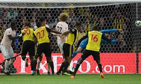 Đến Mourinho cũng phải 'phát sốt' vì David de Gea