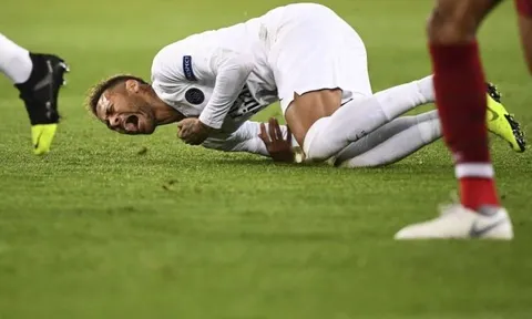 "Các cầu thủ PSG nên 'xấu hổ' khi nói chuyện với gia đình của họ"