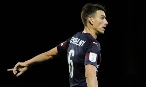 Đội trưởng Arsenal tiếp tục dính chấn thương khi ra sân cho đội U21