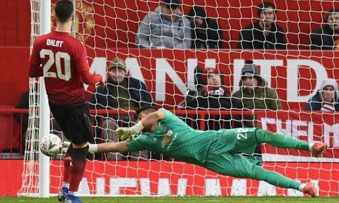 Neville chỉ ra cái tên Man Utd 'lạ hoắc' hay nhất tối qua