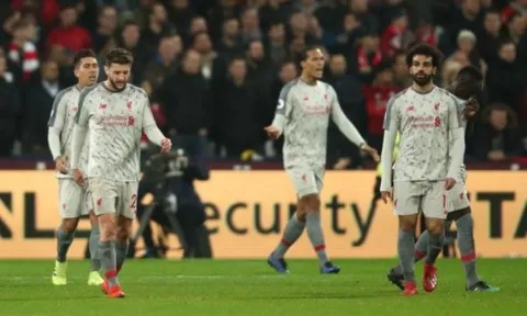 Liverpool chia điểm, Carragher dùng từ "4 từ không" để chỉ trích