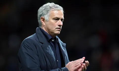 Sao Man United lên tiếng kêu gọi ngưng chỉ trích Mourinho