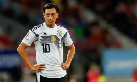 Mesut Ozil chọn tuyển Đức vì... 'nụ cười tủm tìm trong giấc mơ'