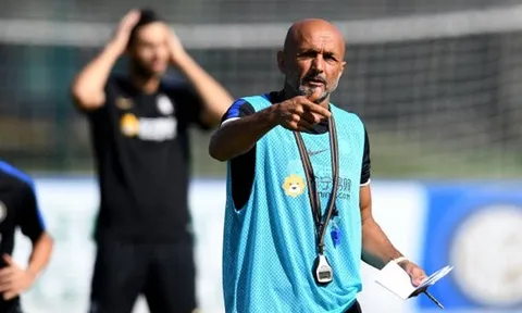 Ghế còn "một chân", Spalletti trút giận lên các học trò