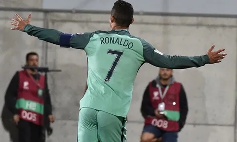 'Ghế dự bị' không thể ngăn cản Ronaldo trở thành người hùng