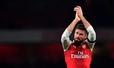 Ghi bàn dễ như ăn kẹo, Giroud soán ngôi huyền thoại M.U