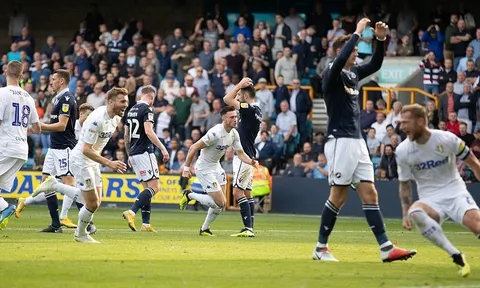Ghi bàn kịch tính phút chót, Leeds của 'phù thủy' Bielsa tiếp tục bay cao