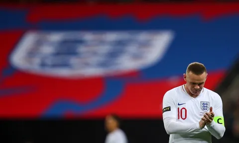 Giã từ ĐTQG, Rooney làm điều đau lòng trong phòng thay đồ tuyển Anh