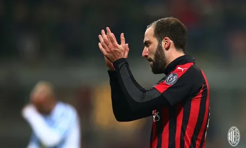 Giải cứu "Tê giác", El Pipita đã có quà chia tay trước khi sang Chelsea?