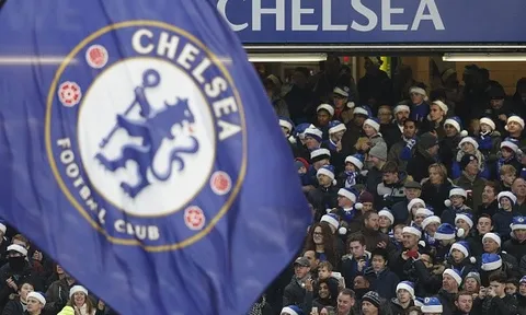 Giáng Sinh 'xanh' đến sớm tại Stamford Bridge