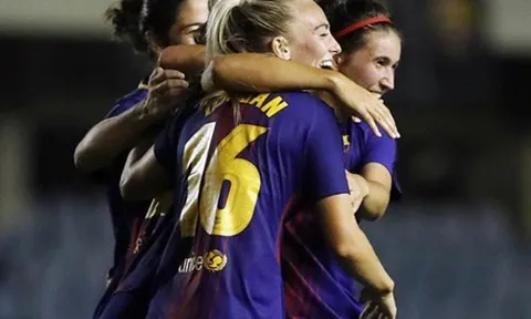 Đối mặt khung thành trống, 3 nữ cầu thủ không thể sút tung lưới Barca