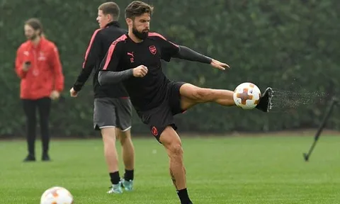 Giroud tập cực hăng, quyết tâm giật lại suất đá chính từ tay Lacazette