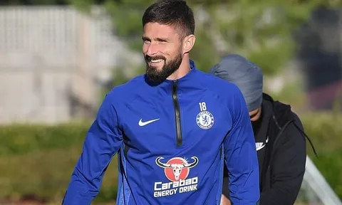 Giroud tịt ngòi 10 trận, HLV Sarri ra thông điệp đanh thép trên sân tập