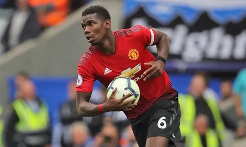 Giữa lúc căng thẳng, Pogba đã làm gì để vực dậy Man Utd?
