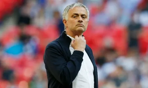 Giữa lúc 'nước sôi lửa bỏng', sao M.U yêu cầu Mourinho buông tha cho mình