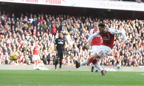 Giúp Arsenal chiến thắng, Kolasinac có thành tích khó tin