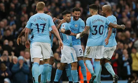 Góc HLV Nguyễn Văn Sỹ: Cả Premier League dừng lại, Man City vẫn chạy