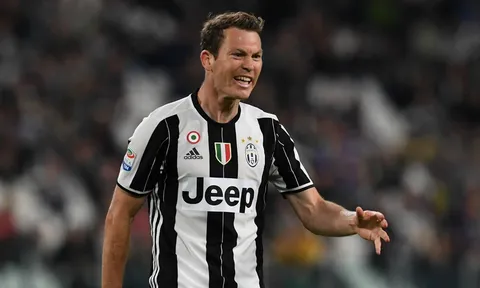 Góc Juventus: Lời giải nào cho bài toán thay thế Stephan Lichtsteiner?
