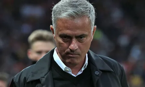 Góc Man Utd: Cán cân quyền lực đang nghiêng về Mourinho?