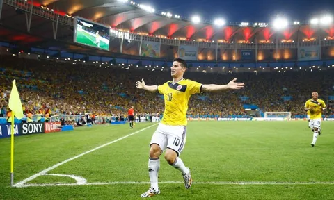 Góc siêu phẩm: Cú sút miễn chê của James Rodriguez trước Uruguay