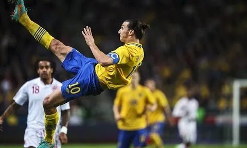 Góc siêu phẩm: Pha ngã người móc bóng thần sầu của Ibrahimovic vs Anh