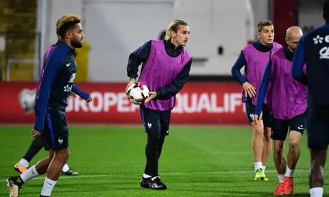 Griezmann cùng tuyển Pháp tập bóng rổ, Paul Pogba có ngứa tay?