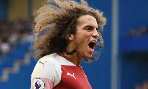 Guendouzi dẫn đầu cuộc biểu tình "bóng chạm tay" Aguero