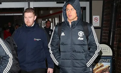 Hạ Arsenal, dàn sao Man Utd rời London ngay trong đêm