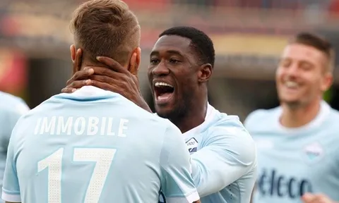 Hạ đội bóng "tệ nhất quả đất", Lazio đe dọa ngôi đầu của Napoli