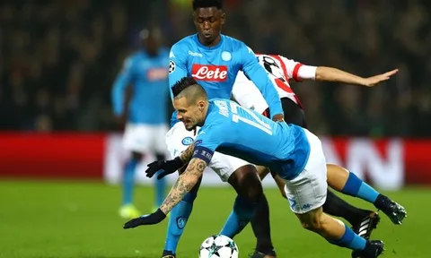 Hamsik ngã cắm mặt trước lối đá rắn của Feyenoord