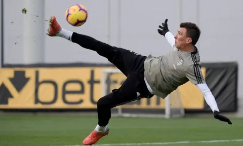 Hàng công Juventus chăm chỉ học theo Ronaldo hòng lập siêu phẩm