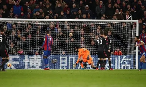 Hàng thủ Arsenal "lực bất tòng tâm" trước bộ đôi Townsend - Zaha