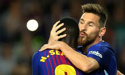 Hàng thủ Eibar không thể cản Lionel Messi