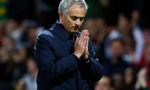 Hàng thủ mơ ngủ, Mourinho van nài BLĐ M.U phá kỷ lục mua sao Serie A